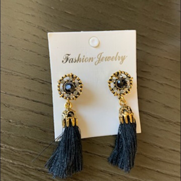 Earring - Picture 3 of 3